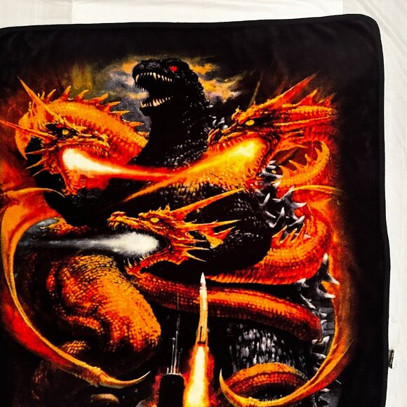 Godzilla vs King Ghidorah 46" x 60" Plush Throw Blanket - Picture 3 of 12